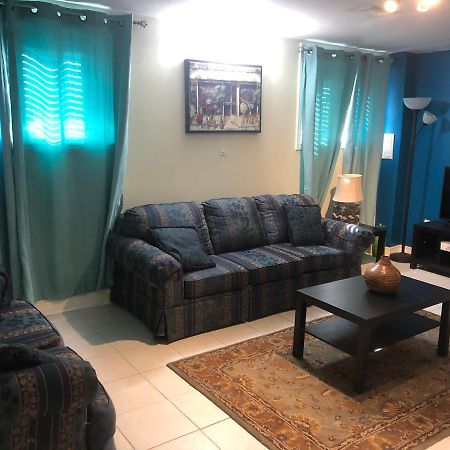 برامبتون Beautiful 1 Bedroom, Walk Out Basement Apartment. المظهر الخارجي الصورة